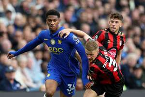 Nguồn tin từ Flashscore: Chelsea quyết tâm giữ Josh Acheampong khỏi tầm với của các đối thủ.
