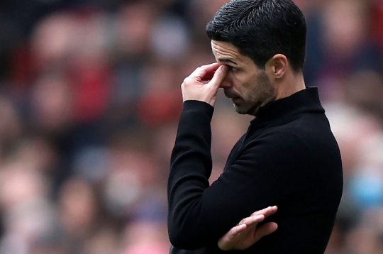 Arsenal gặp tin xấu, cuộc đua vô địch thêm sóng gió