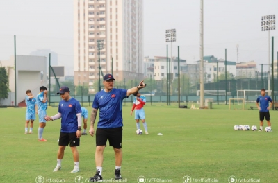 HLV Brazil phải loại 2 cầu thủ Việt Nam trước giải Đông Nam Á