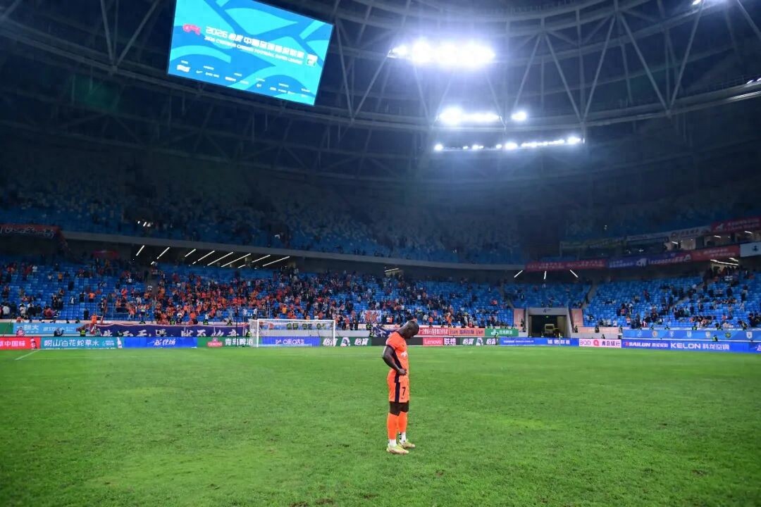 Đội bóng Thanh Đảo Hải Ngưu rớt hạng: Chấn thương ngoại binh là ngòi nổ, khó khăn tài chính là gốc rễ