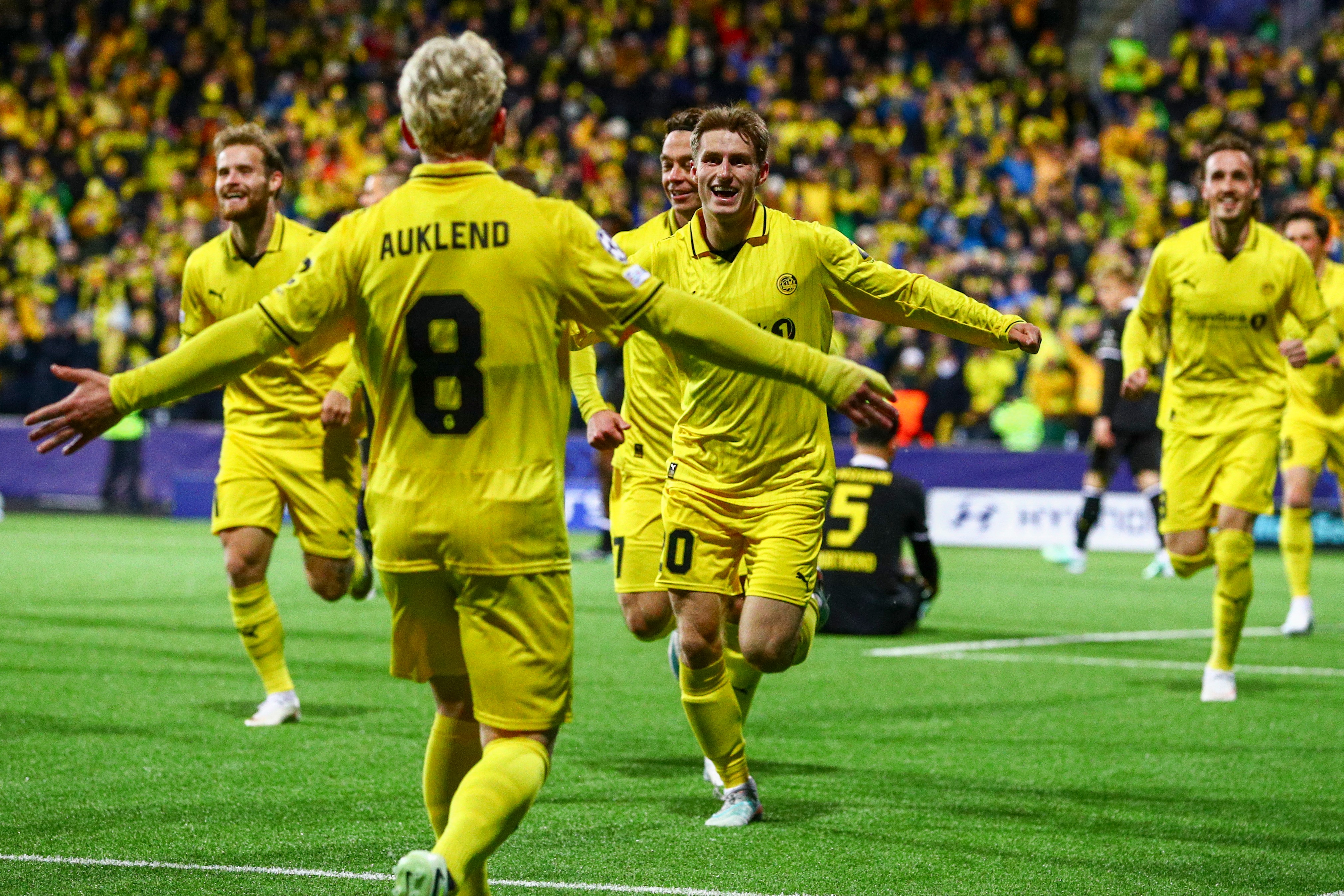 Bàn thắng của Sjovold tạo nên khác biệt khi Bodo/Glimt làm choáng váng Dortmund trong trận cầu Bắc Cực