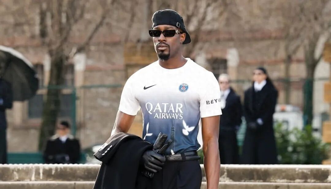 Đó không chỉ là áo đấu, mà còn là món đồ xa xỉ thời trang — các câu lạc bộ bóng đá hàng đầu biến thành thương hiệu văn hóa đa ngành