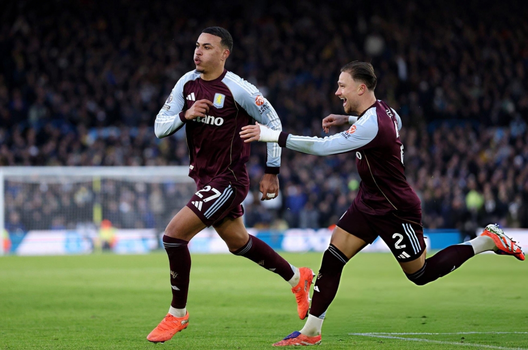 Đánh bại Leeds, Aston Villa vào top 4 Ngoại hạng Anh