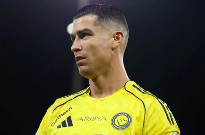 Tiếp quản CLB mới, Ronaldo lập tức bị đòi nợ