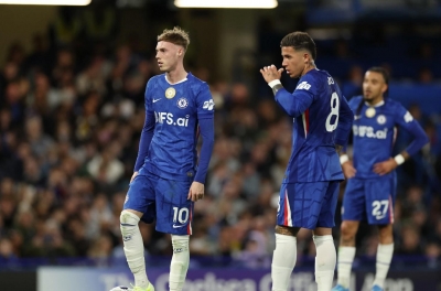 Cạn kiệt kiên nhẫn, Chelsea chốt giá bán tiền vệ 'không thể tin nổi'