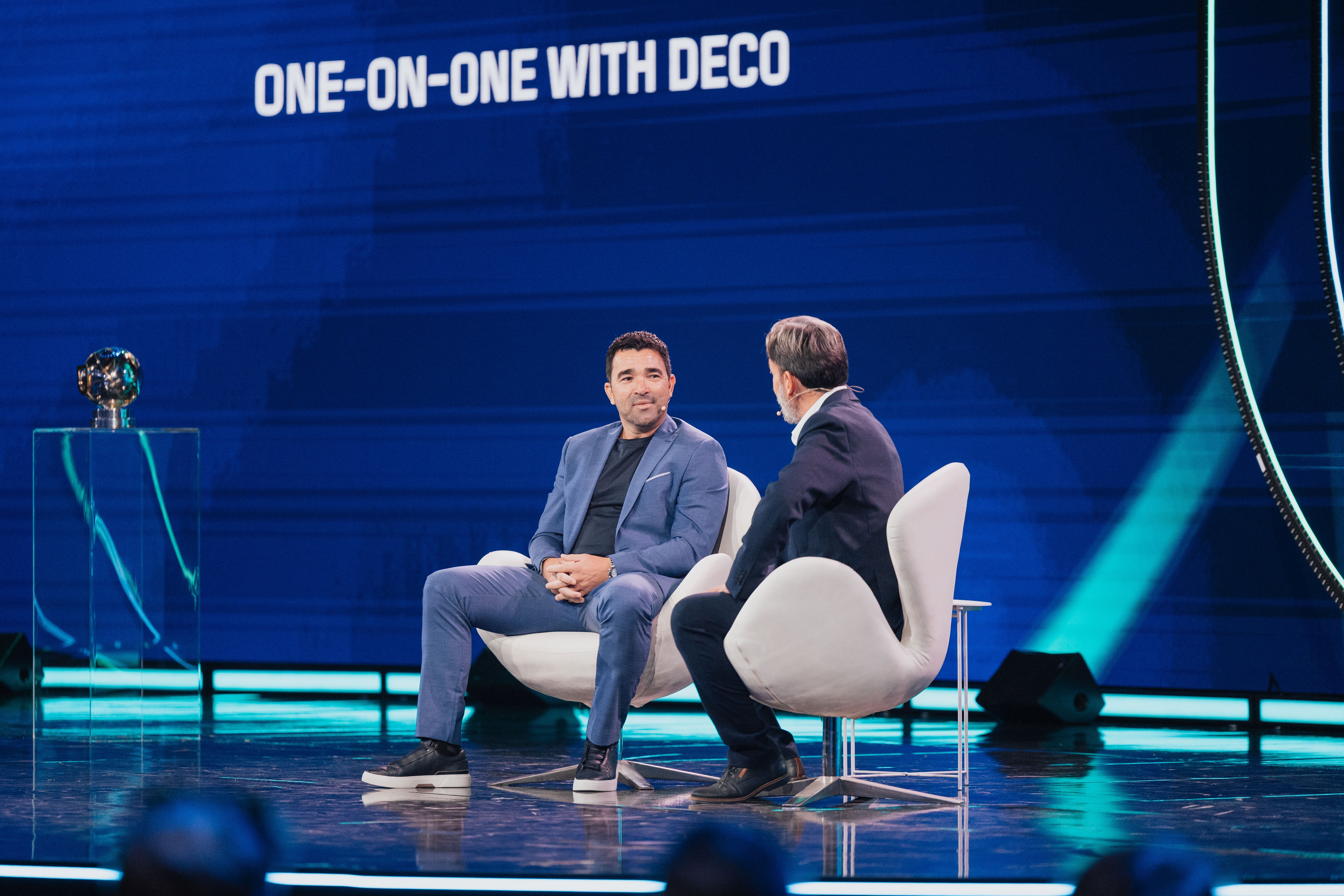 Deco về thương vụ thất bại của Barcelona với Julian Alvarez và phong độ bùng nổ của Raphinha