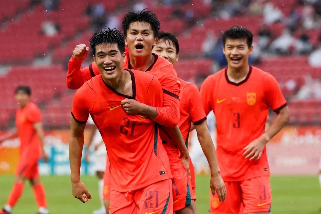Antonio tái diễn màn kịch hay, bóng đá nam Trung Quốc tiếp tục gây bất ngờ