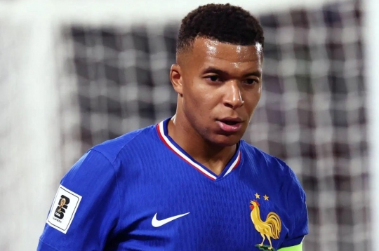 Mbappe: 'Họ gọi tôi là con khỉ sau khi sút hỏng'