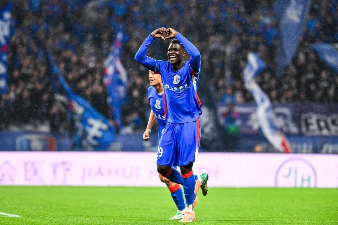 Cầu thủ ngoại tiếp tục ghi bàn ổn định, Shanghai Shenhua không thua trong 7 vòng đấu và tiến lên như "cuộc tiến quân về phía Bắc"