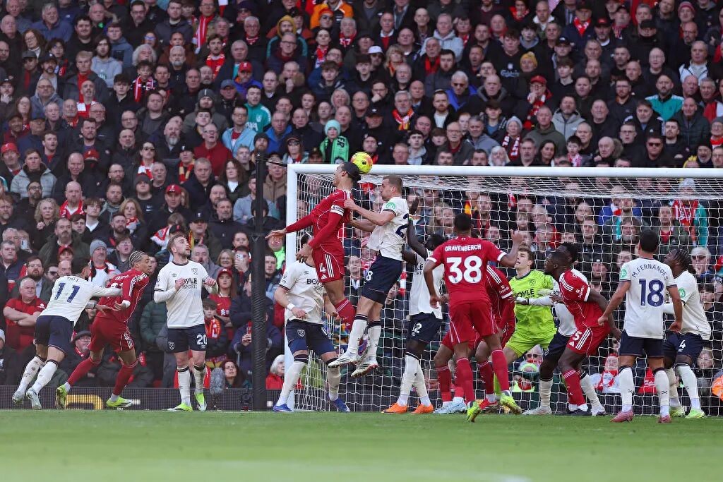 Ngày càng nhiều bàn thắng từ phạt góc đang "hủy hoại" Premier League?