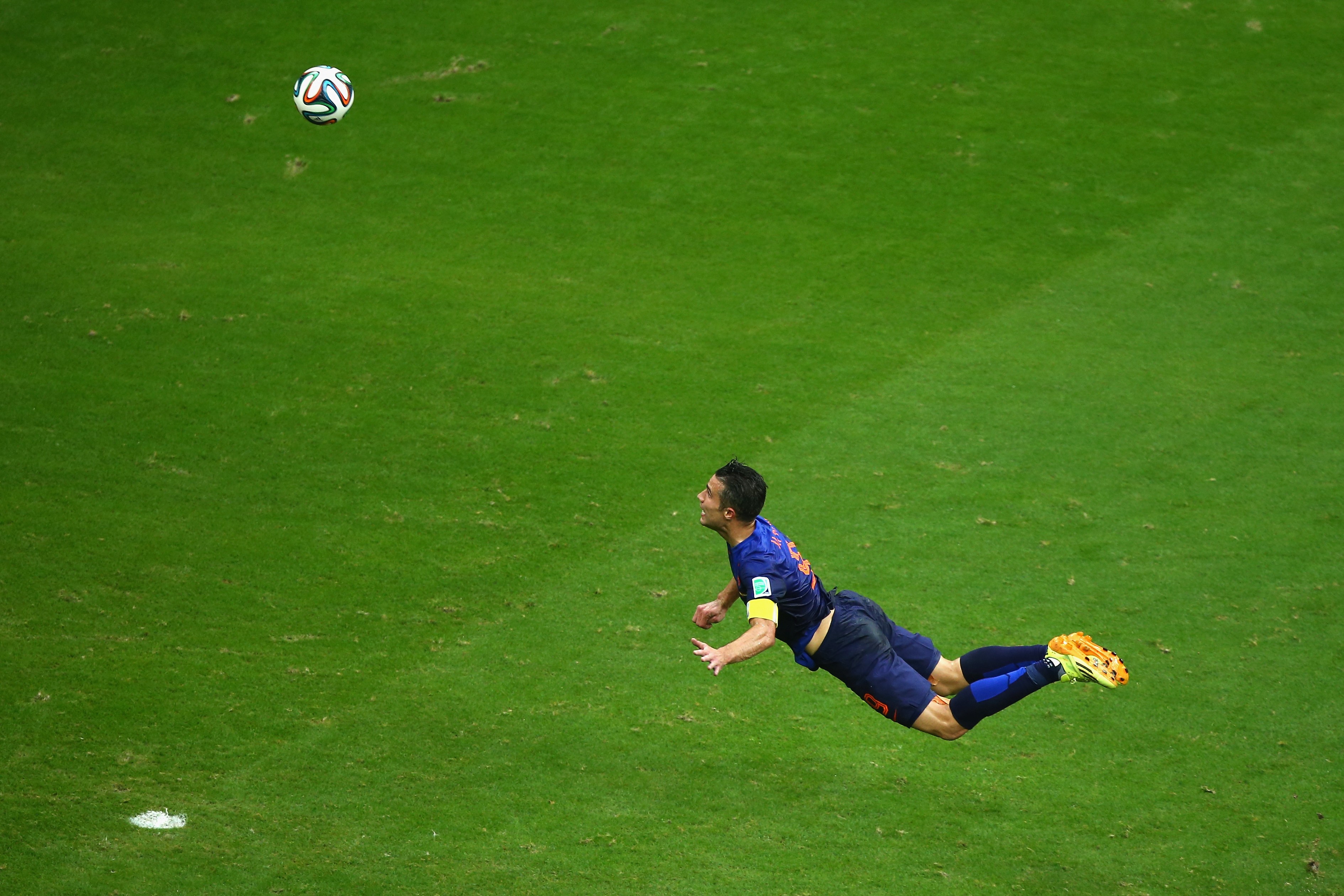 ĐỘC QUYỀN: Van Persie - 'Bóng đá có thể là nghệ thuật, nhưng sự nỗ lực và kỷ luật mới tạo nên khác biệt'