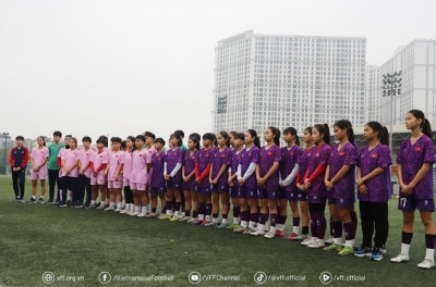 Hai đội tuyển Việt Nam nhận quà từ VFF trước Tết Nguyên đán