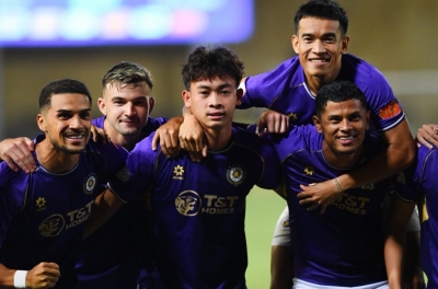 HLV Úc nói thẳng về trung vệ trẻ cao 1m83 đang gây sốt V.League