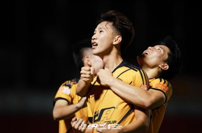 Cầu thủ Lào gốc Việt vừa gây sốt ở V-League thực ra là ai?