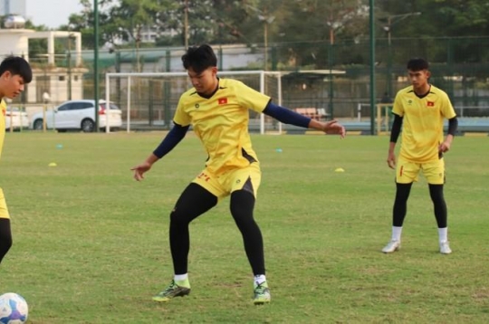 Thủ môn cao nhất lịch sử chính thức tái xuất tuyển Việt Nam
