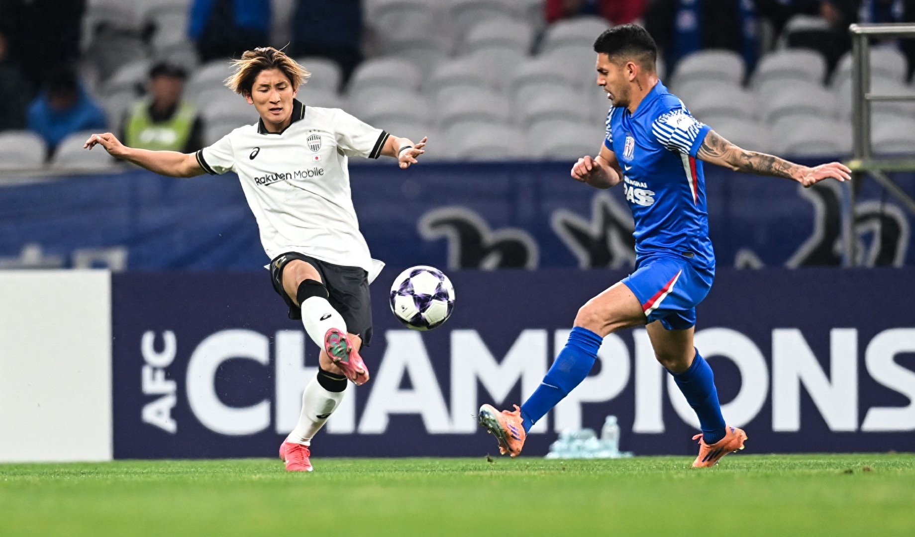 Đấu khách tại Nhật Bản, cả Thượng Hải Shenhua và Thành Đô Rongcheng đều phải tung hết sức mạnh tốt nhất