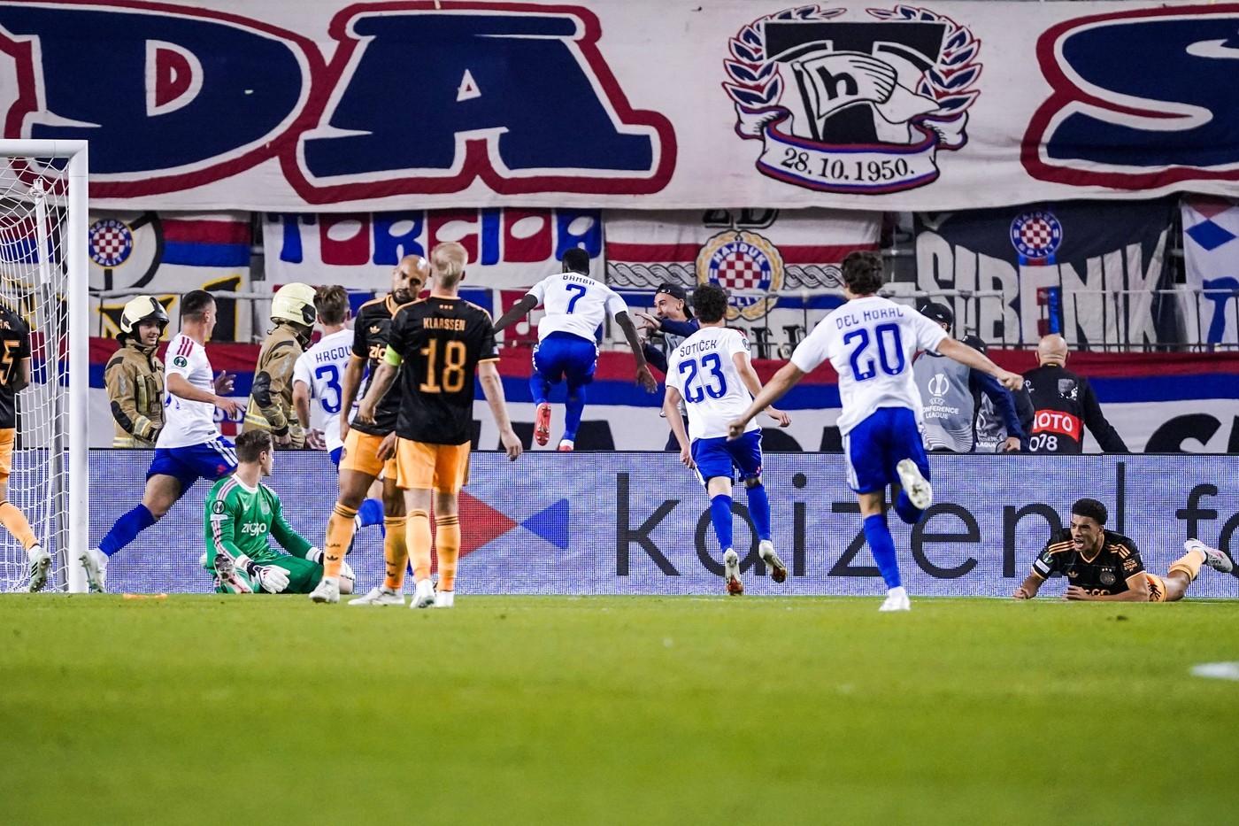 Hajduk Split hạ gục "ông lớn" Ajax để có được chiến thắng châu Âu đầu tiên sau 16 năm