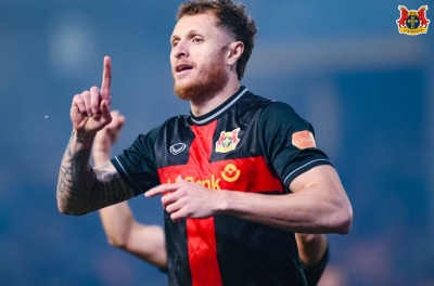 Tiền đạo Brazil lập siêu phẩm đá phạt, tiến sát quốc tịch Việt Nam