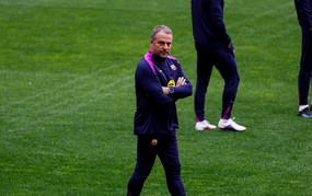 Trước thềm 'đại chiến' Champions League: Barca 'soi' mặt cỏ sân Atletico Madrid, phàn nàn với UEFA