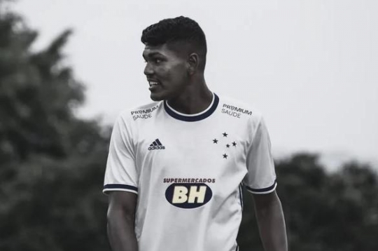 Cầu thủ Brazil qua đời ở tuổi 22 vì bị trúng đạn lạc