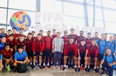 Vừa đến Indonesia, 2 tuyển thủ Việt Nam bất ngờ 'gặp sự cố' vì cốc cà phê