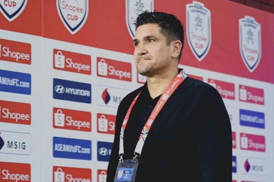 HLV Tây Ban Nha thừa nhận 1 điều sau trận hoà vất vả trước Nam Định