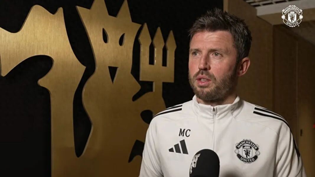 Carrick nói về triển vọng được bổ nhiệm chính thức, thay đổi kế hoạch tập luyện của Man United! Các cầu thủ chiến đấu với Tottenham để cắt tóc cho người hâm mộ