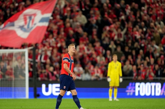 Haaland lại phá kỷ lục, vượt Ronaldo béo và Ibrahimovic ở tuổi 26