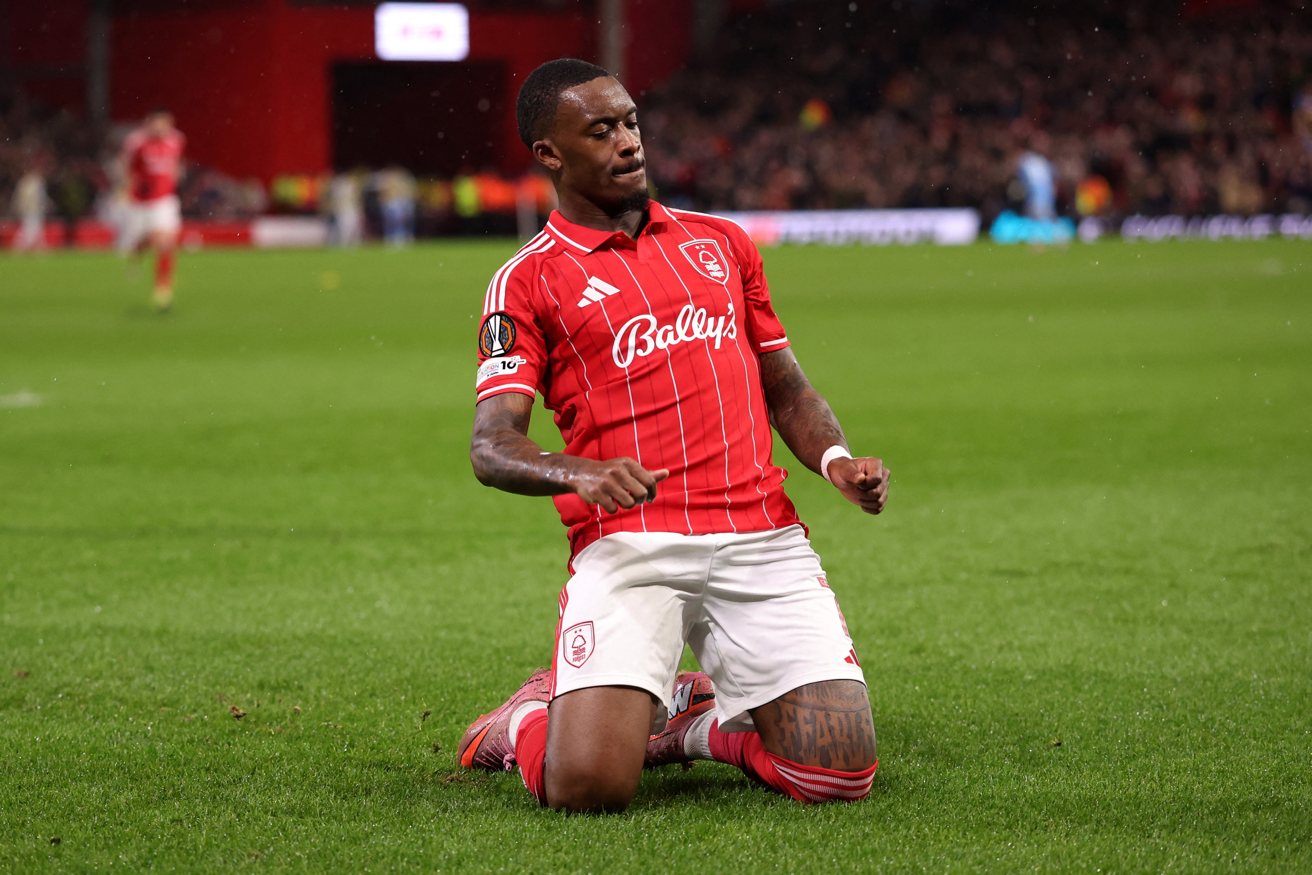 Cú đánh của Hudson-Odoi giúp Nottingham Forest thắng chung cuộc trước Fenerbahçe