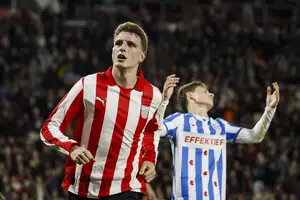 PSV mở lại mùa giải Eredivisie bằng chiến thắng dễ dàng trước Heerenveen