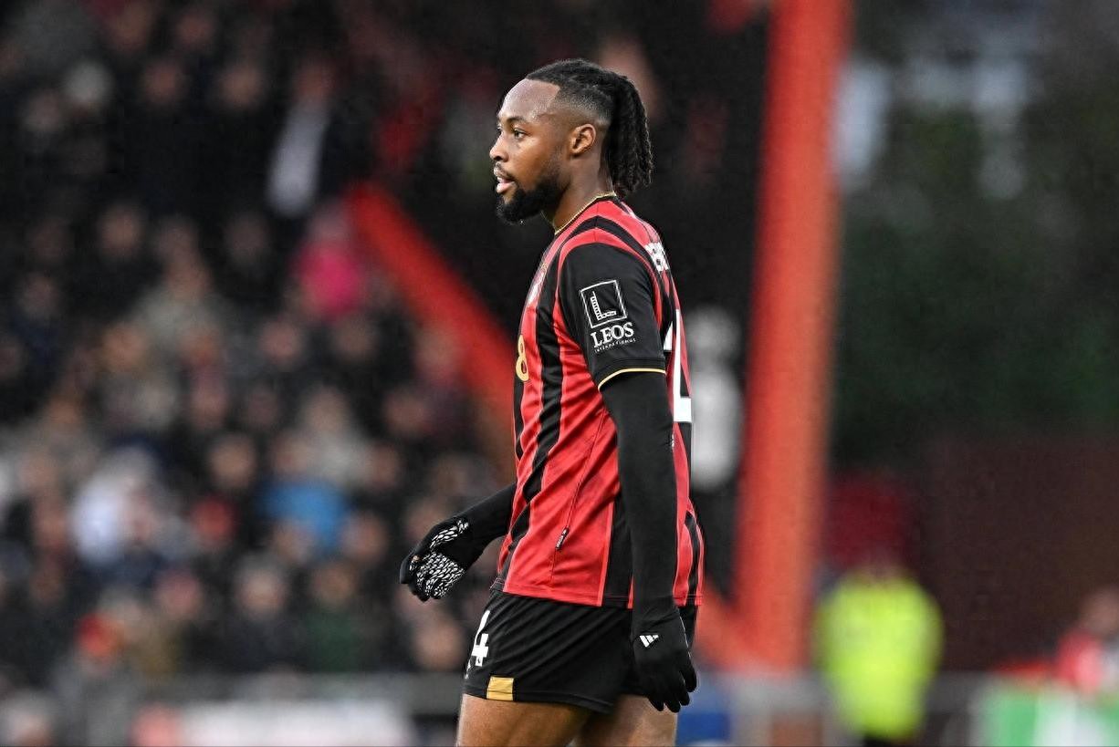 Cánh đôi cùng bay! Guardiola lựa chọn tiền vệ cánh phải có thể dùng cả hai chân ở Ngoại hạng Anh, Man City đẩy nhanh tiến trình chuyển nhượng