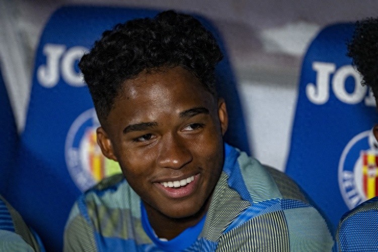 Sự đối lập của cặp song sinh Brazil: Giá trị chuyển nhượng của Endrick giảm liên tiếp 3 lần xuống còn 25 triệu euro, Róck trở lại giải VĐQG Brazil để hồi sinh