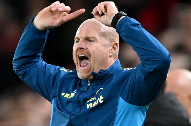 Sean Dyche tự hào sau khi 'đánh sập' Anfield