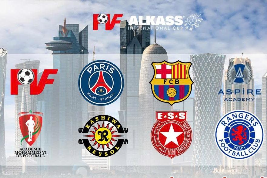 Đại diện Việt Nam được chọn đấu Barcelona, PSG tại Qatar