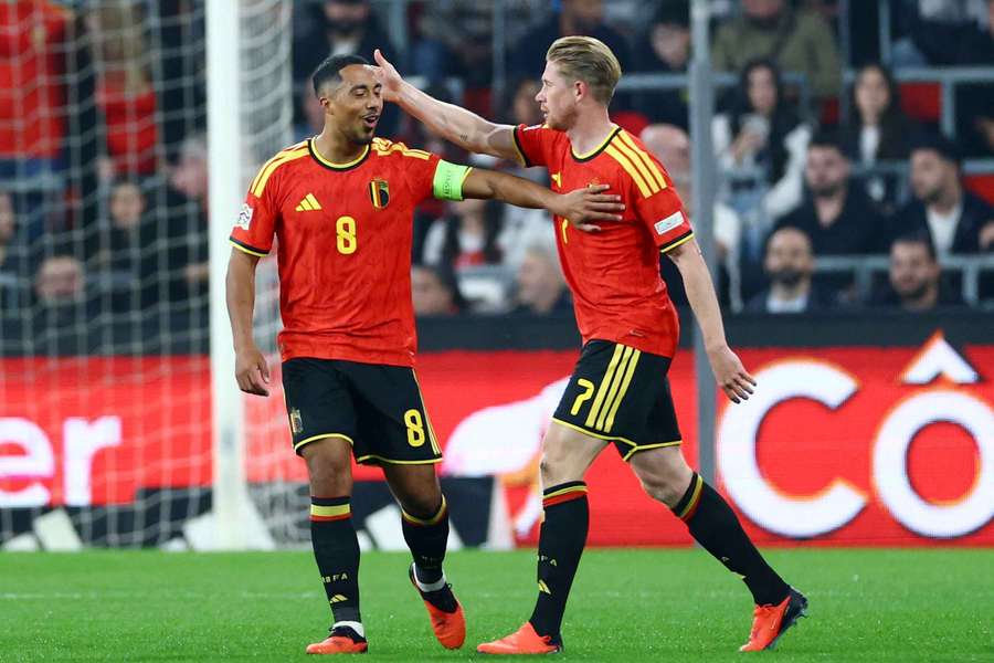 Cặp tiền vệ De Bruyne và Tielemans của tuyển Bỉ sẽ vắng mặt ở trận gặp Pháp