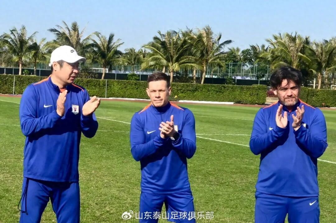 Thái Sơn chính thức công bố hai huấn luyện viên nước ngoài gia nhập, kết hợp Đông Tây trở thành xu hướng