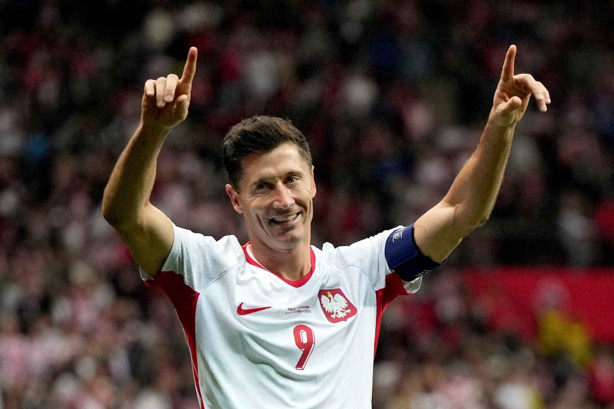 Việc Lewandowski rời đội tuyển Ba Lan gây tranh cãi trước trận đấu giữa tuần của Chicago Fire