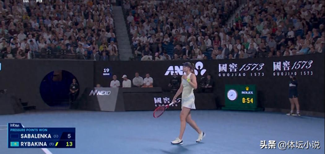 6-4! Tình hình trận đấu Úc mở rộng: Chung kết đơn nữ, Leylah Fernandez dẫn trước Sabalenka 1-0, chỉ cần thắng thêm một set là vô địch.