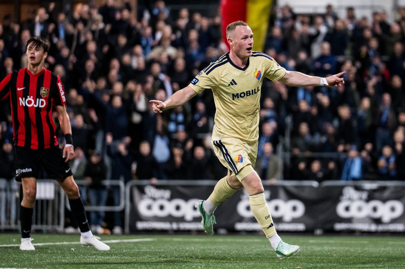 Djurgarden đánh bại Brommapojkarna để gây áp lực lên Sirius ở vị trí dẫn đầu Allsvenskan
