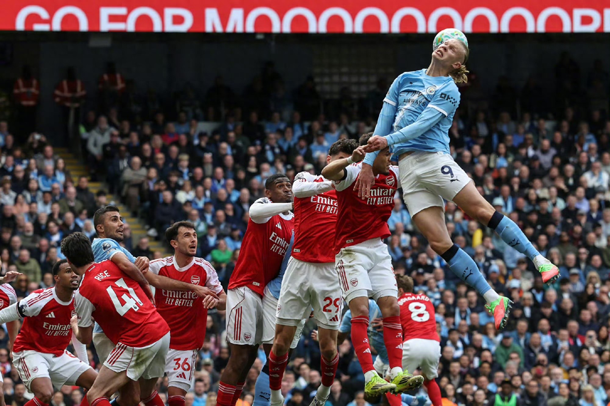 Sau khi Manchester City thắng Arsenal 2-1, chỉ cần thắng Burnley 2 bàn trong trận đấu giữa tuần để lên đầu bảng, lịch thi đấu còn lại đều khó khăn.
