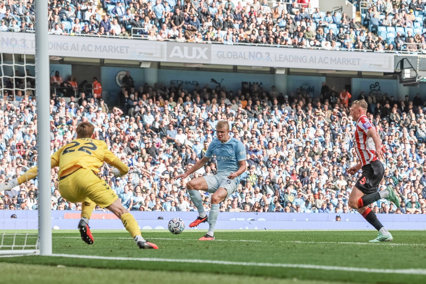Cách Manchester City đứng đầu bảng vượt qua Sunderland kiên cường trong trận cầu tám bàn thắng