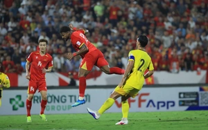 Xuân Son bùng nổ với cú đúp, đội tuyển Việt Nam dẫn trước Malaysia 3-0