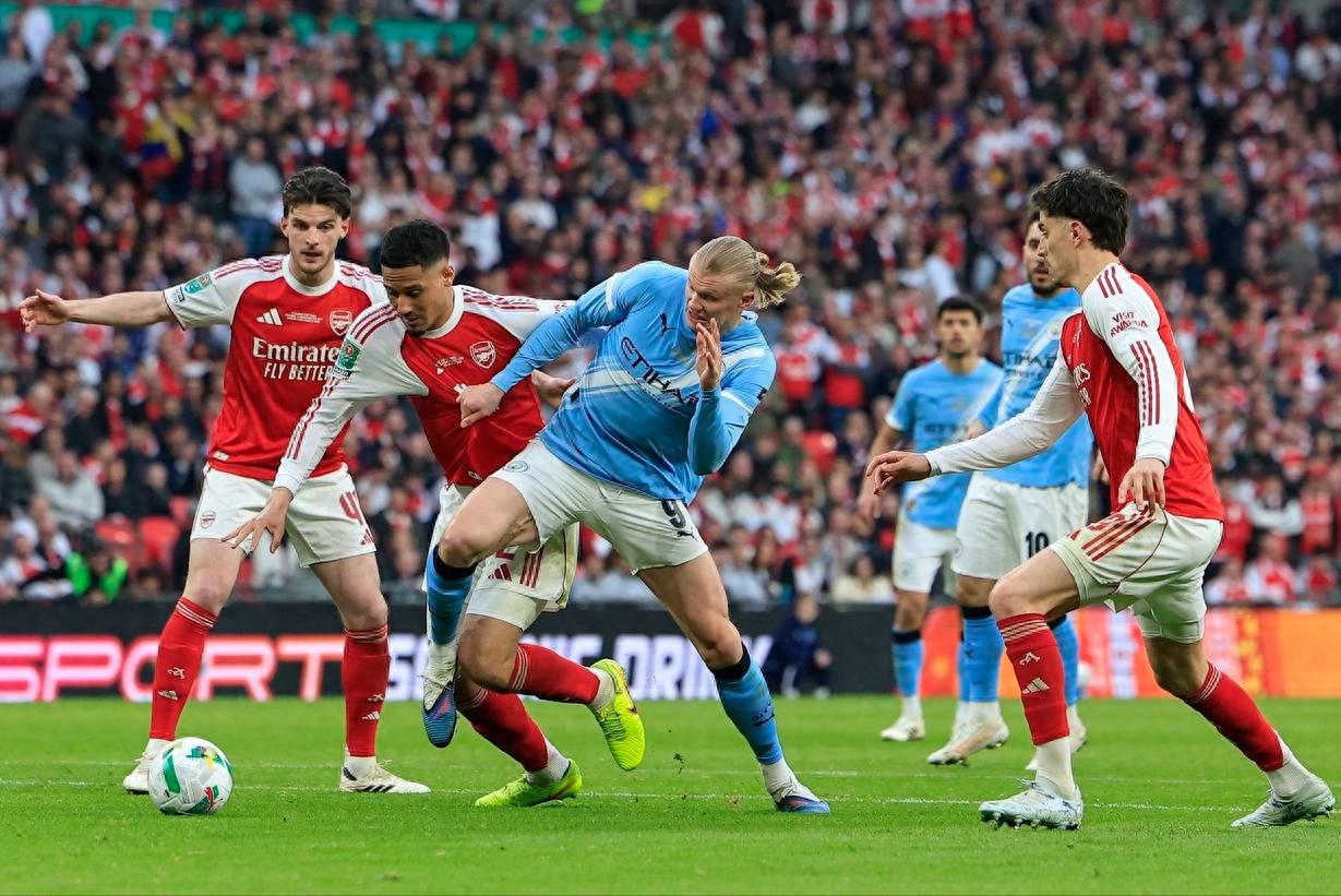 Manchester City thắng Arsenal 2-0 để giành Cúp Liên đoàn, Haaland xuất phát không ghi bàn và nhận điểm thấp 6.2, 9 trận chung kết không có bàn thắng hay kiến tạo