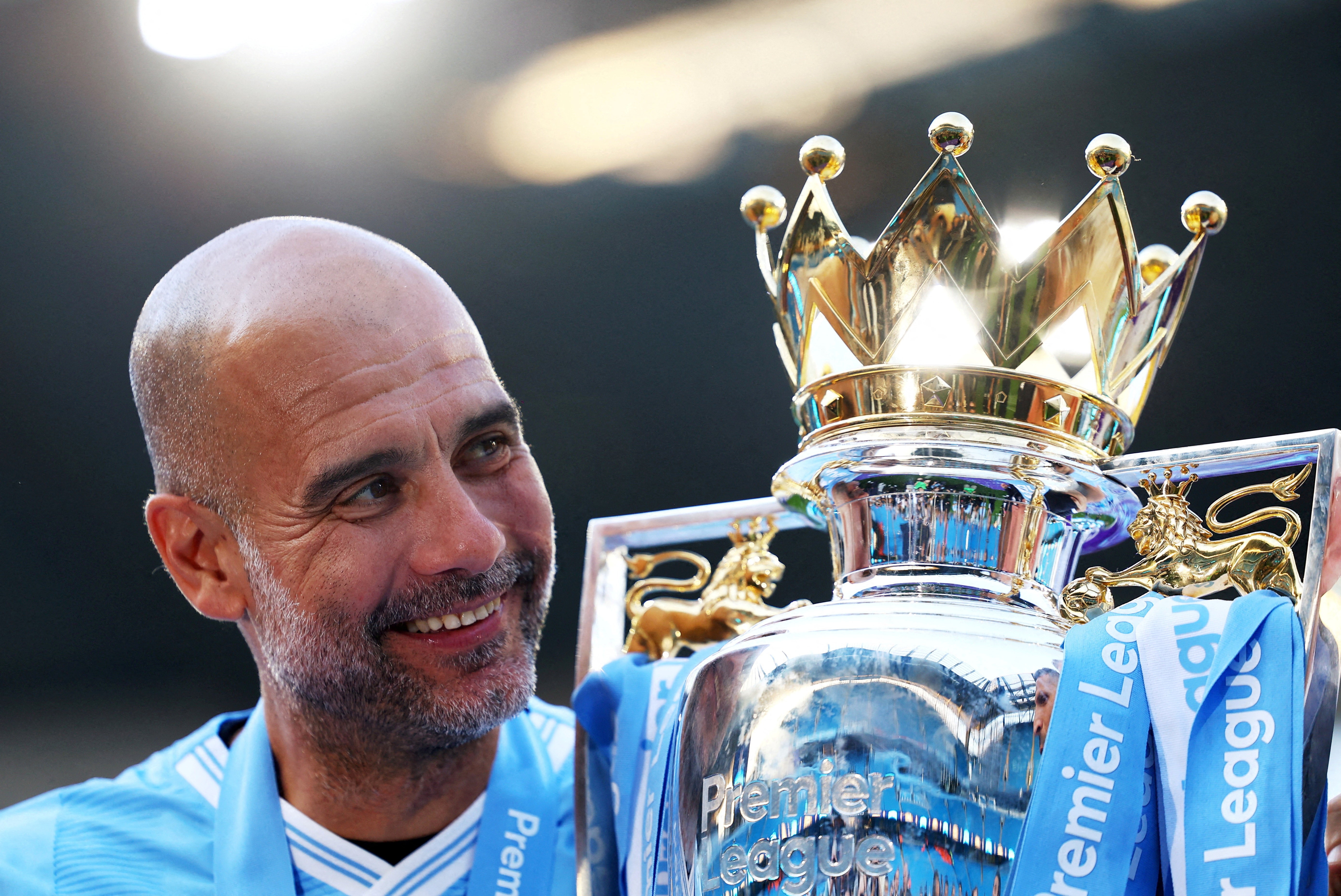 Lineker khẳng định Man City nên chấp nhận hình phạt vì vi phạm quy định