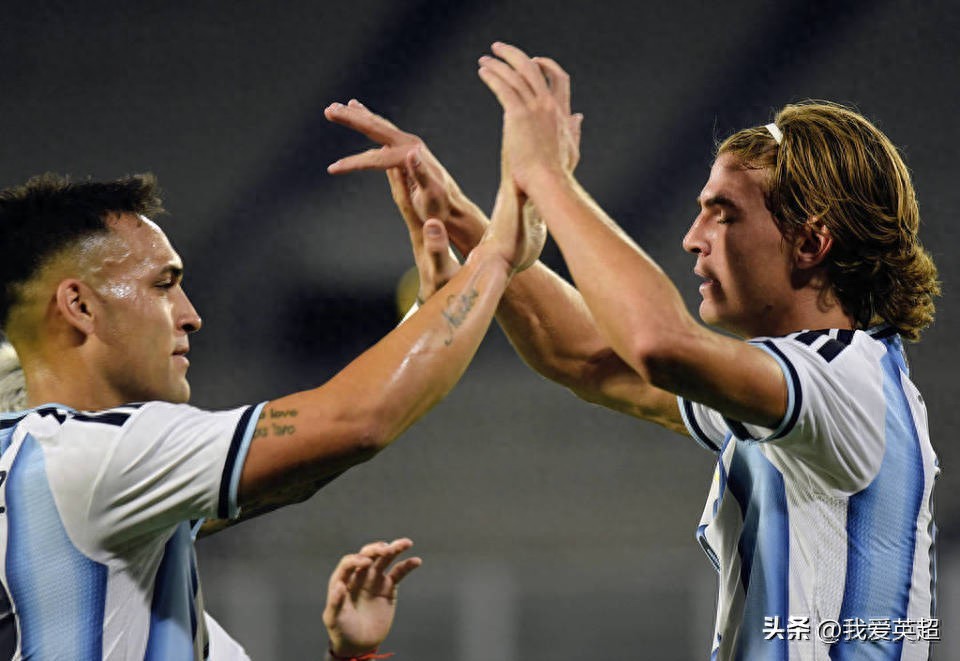 4-0! Argentina có màn ra mắt đầy thuận lợi sau World Cup, ngôi sao trị giá 80 triệu euro góp công với một bàn thắng và một đường kiến tạo, trong khi tân đội trưởng 28 tuổi cũng lên tiếng.