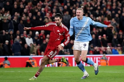 Huyền thoại MU phẫn nộ vì Man City bị tước bàn thắng