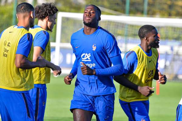 Ibrahima Konate rút khỏi đội tuyển Pháp, được thay thế bởi Leny Yoro