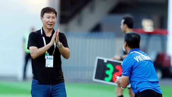 U22 Việt Nam bùng nổ phút cuối, 'tung cửa' vào chung kết