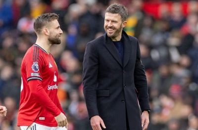 Michael Carrick tiến thêm một bước làm HLV trưởng của MU