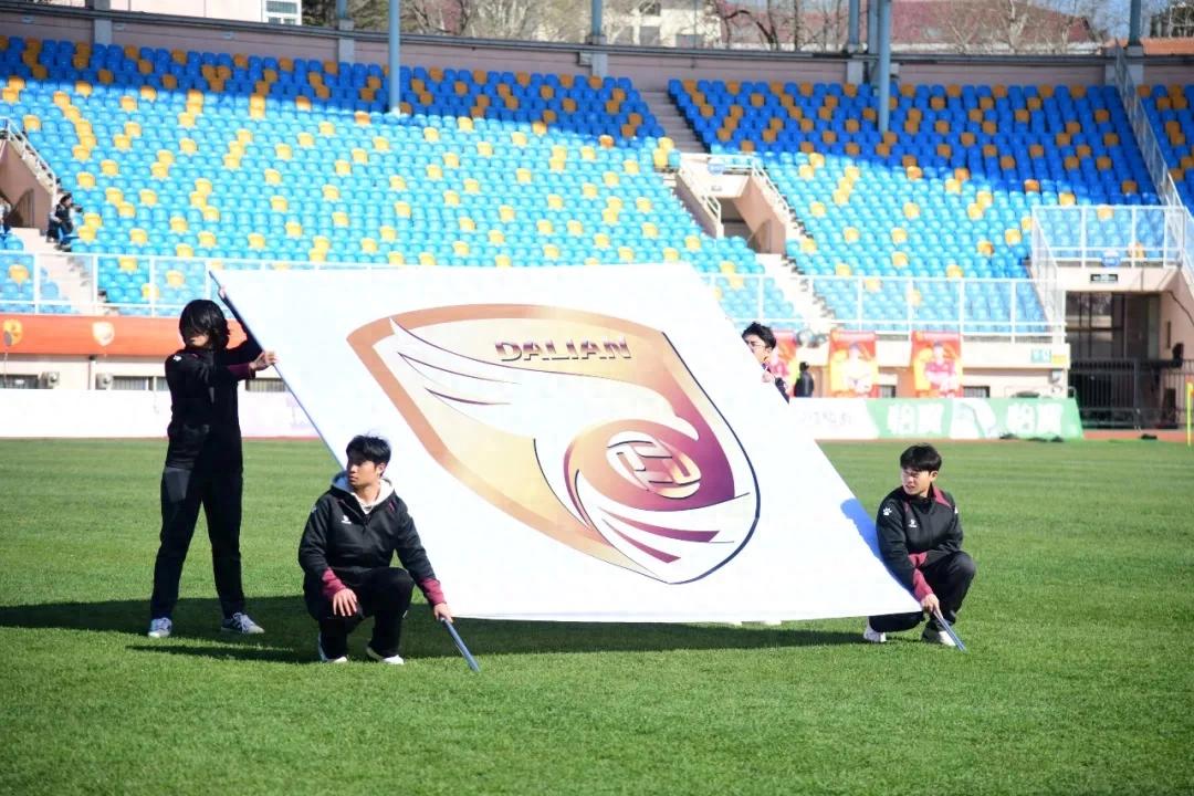 Liên đoàn Bóng đá Trung Quốc nhận được tố cáo từ cầu thủ của Đại Liên Kun Cheng: vẫn còn nợ tiền thưởng hiệu suất và tiền thưởng, chưa ký vào bảng thanh toán lương nợ.